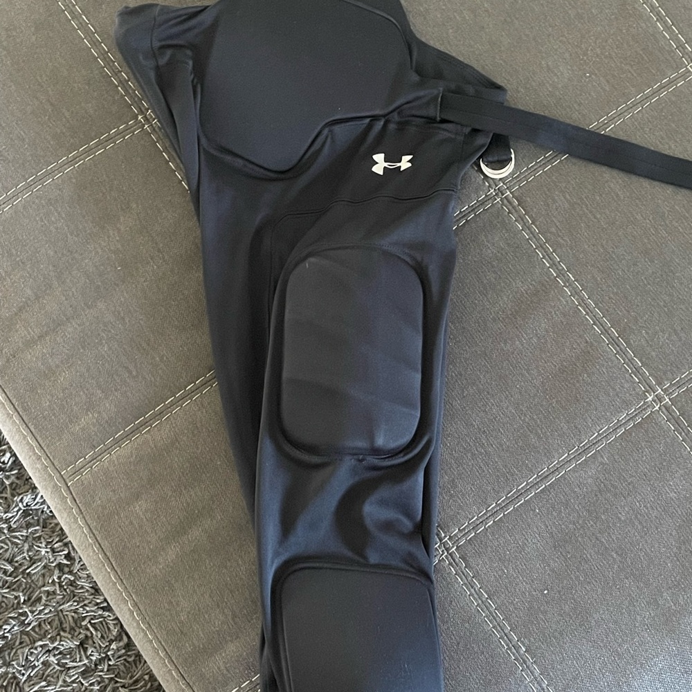 Under Armour UA Boys YOUTH Size Integrated Padded Football Pants Black